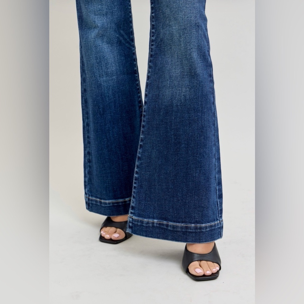 MAKE OFFER Judy Blue PETITE Jasmine Dark Blue Flare Jeans - Picture 8 of 9